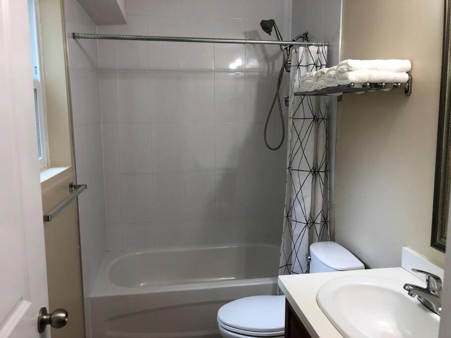 Modern Private Suite Close To Everything Vancouver Luaran gambar