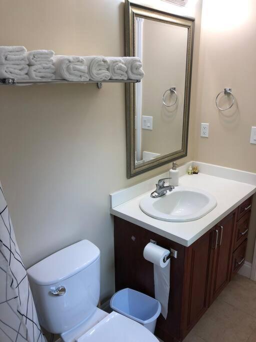Modern Private Suite Close To Everything Vancouver Luaran gambar